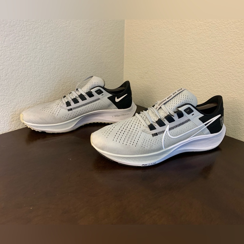 Nike Men's White and Black Zoom Running Sneakers